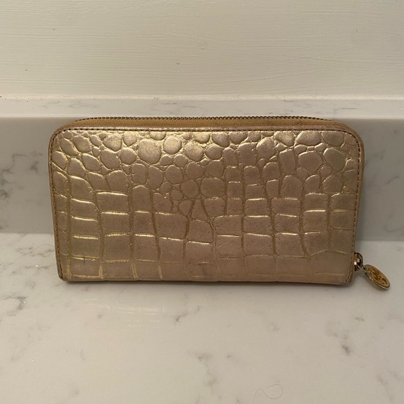 Tory Burch gold zipper wallet with gold logo - Picture 2 of 9